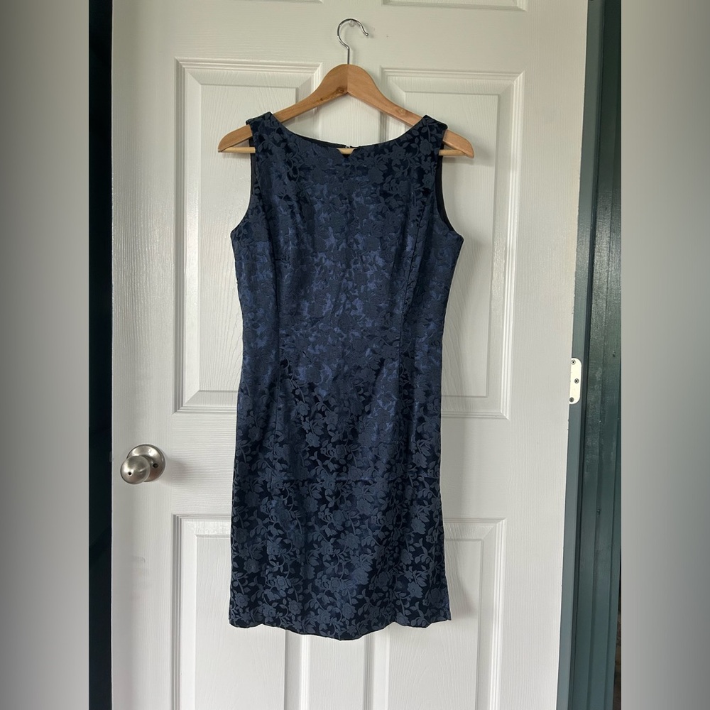 Chic Navy Floral Sleeveless Dress